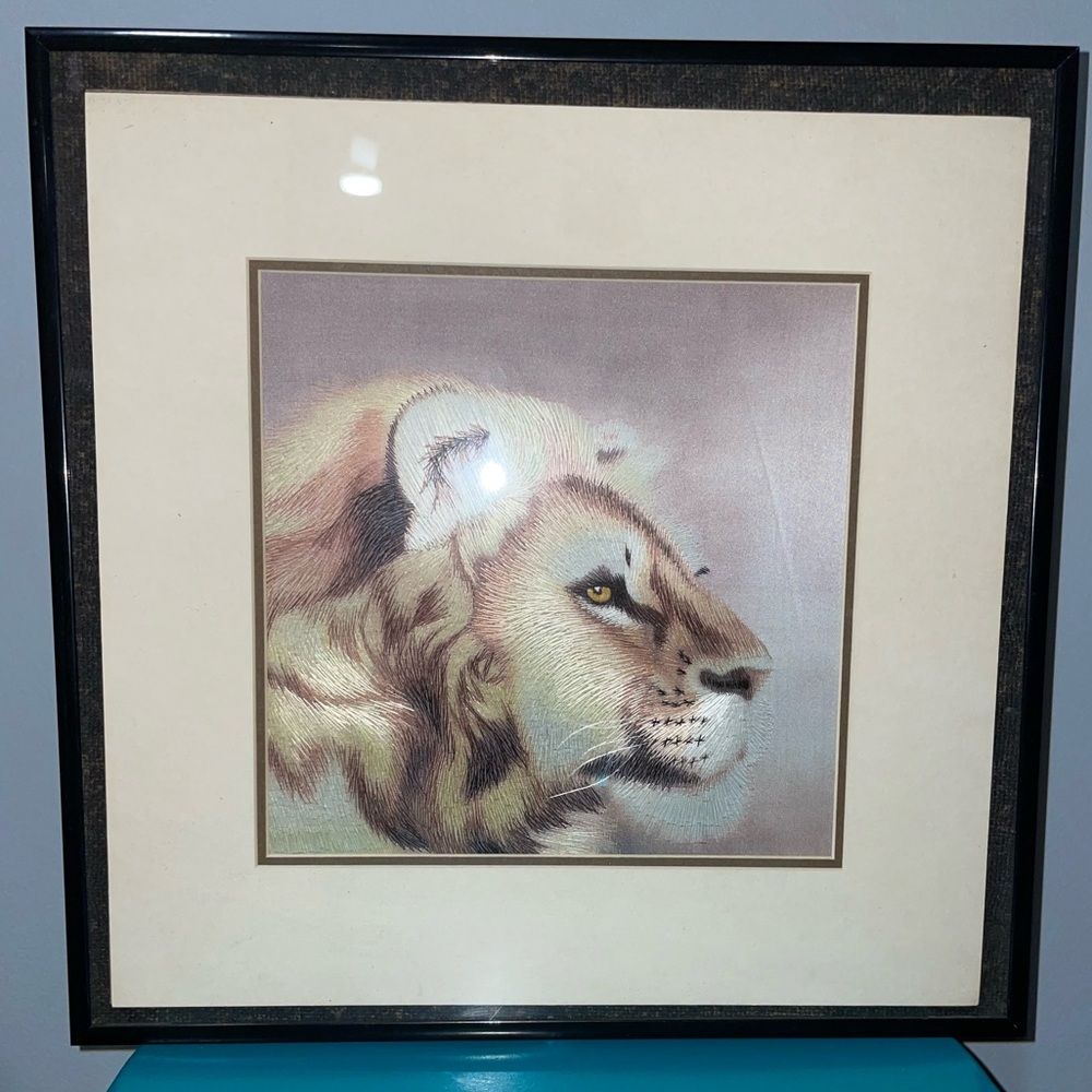 🦁Majestic Lion Silk Thread Embroidered Framed Artwork